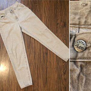 Vintage 1980’s Cream Lee High Waisted Mom Jeans